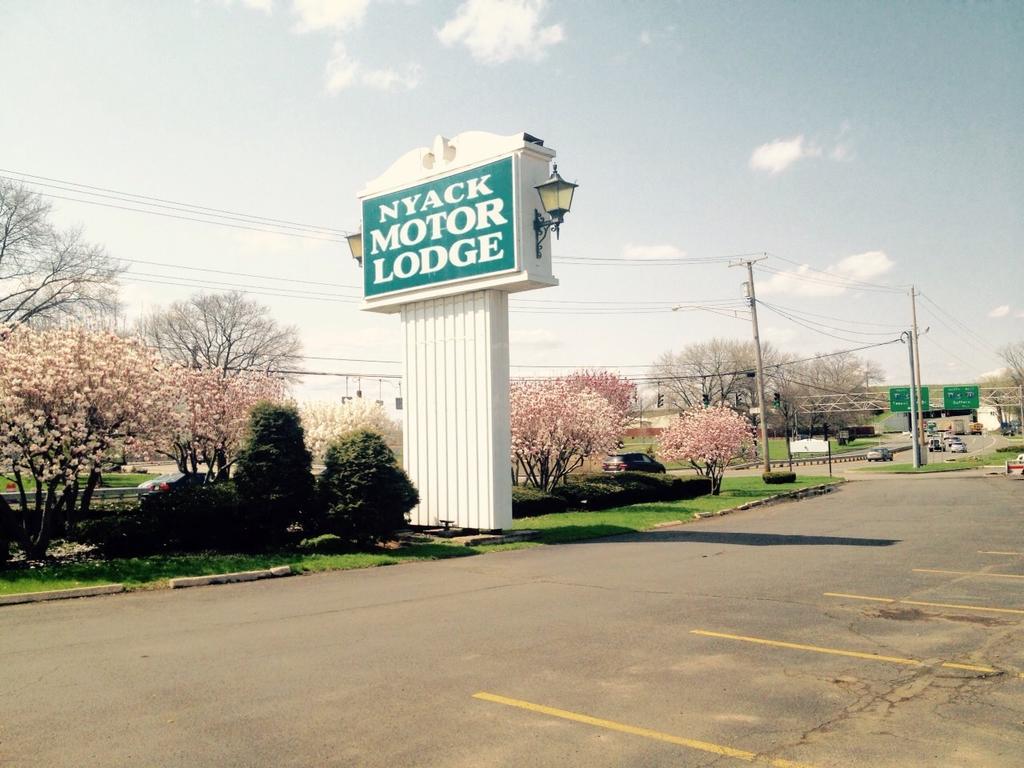 Tappan Zee Hotel West Nyack Exterior photo